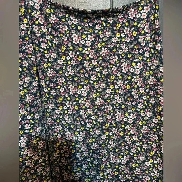 MICOSON FLORAL FLOWY CAMISOLE - Picture 5 of 7